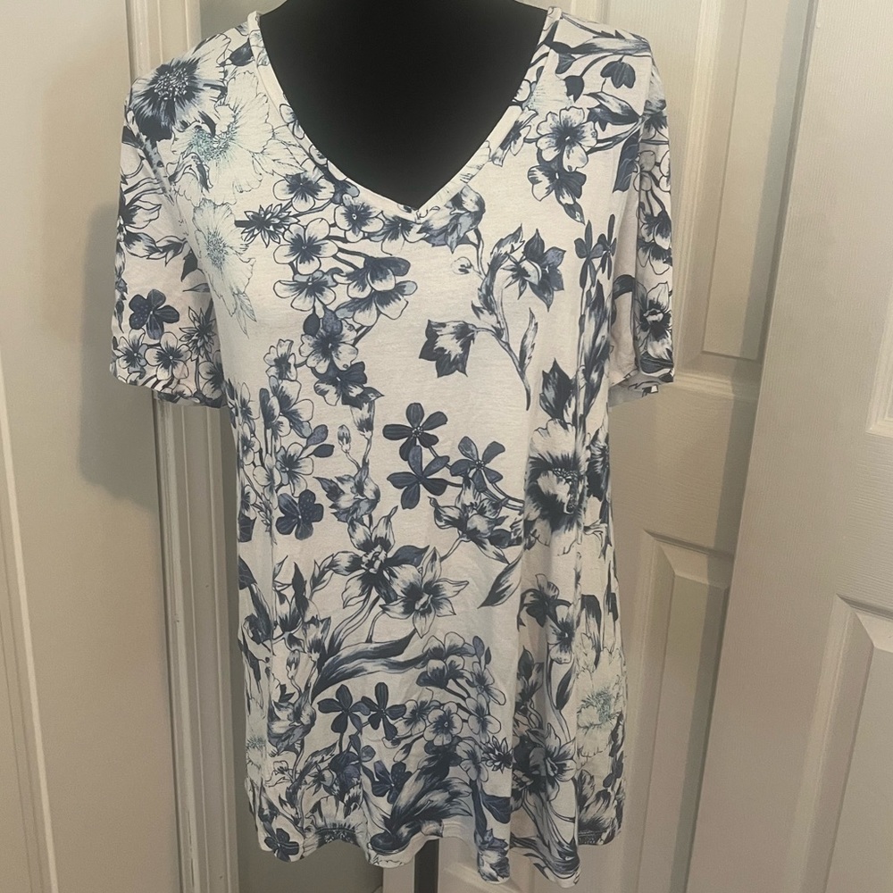 Maurices Blue Floral Short Sleeve V-Neck Top Size XXL